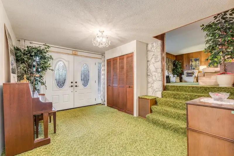 14457 110 AVENUE - photo 4 of 40