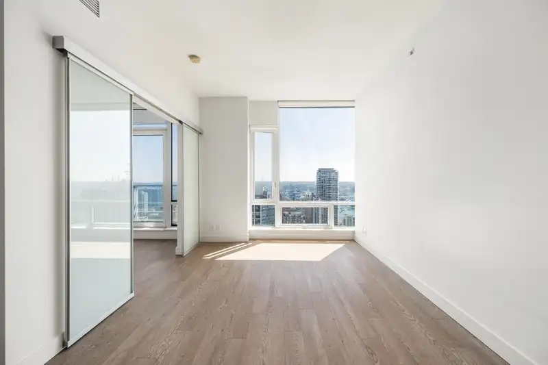 3705 1283 HOWE STREET - photo 2 of 30