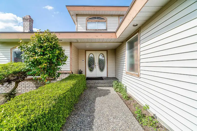 12439 70A AVENUE - photo 3 of 29