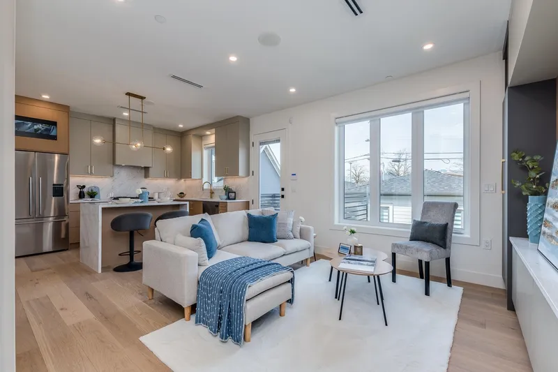 1 2263 E 35TH AVENUE - photo 3 of 25