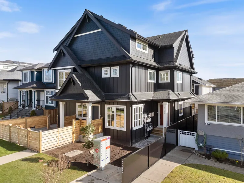 3 550 KASLO STREET - photo 2 of 25