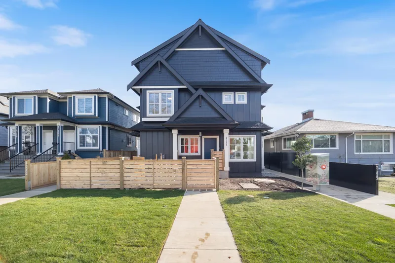 3 550 KASLO STREET - photo 3 of 25