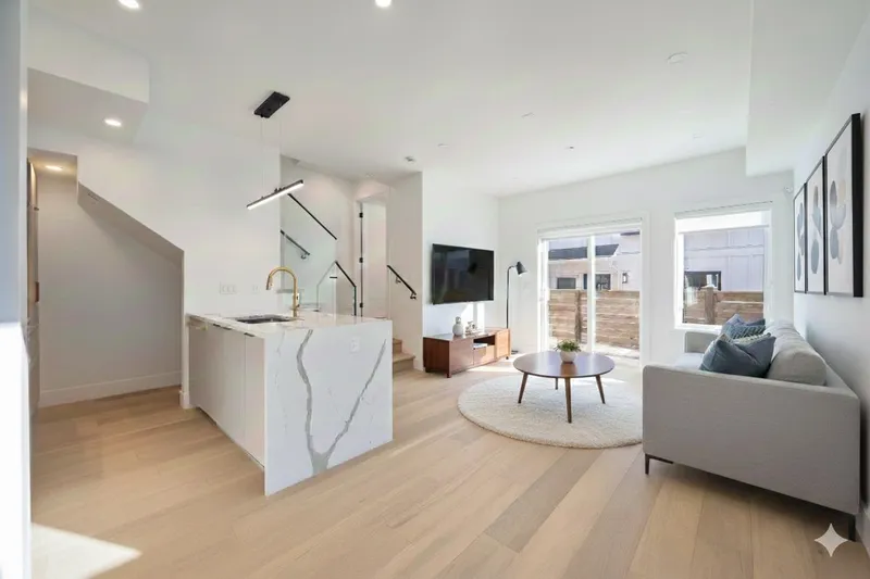 3 550 KASLO STREET - photo 4 of 25