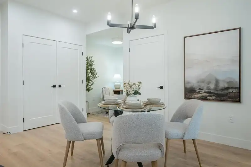 405 46187 THOMAS ROAD - photo 1 of 23