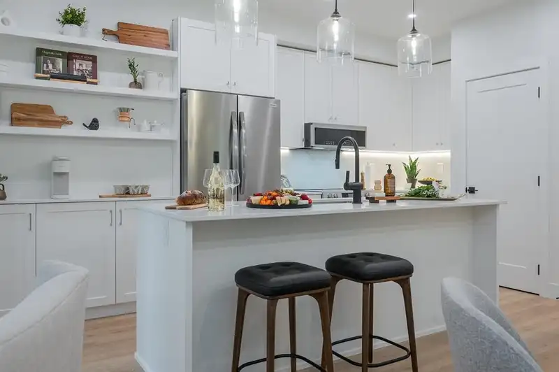 405 46187 THOMAS ROAD - photo 4 of 23