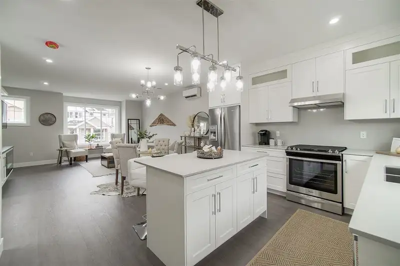 7 19483 74 AVENUE - photo 1 of 1