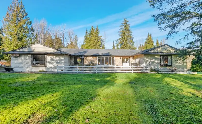 25215 124 AVENUE - photo 1 of 34