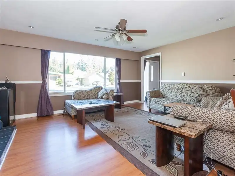 32202 HILLCREST AVENUE - photo 2 of 11