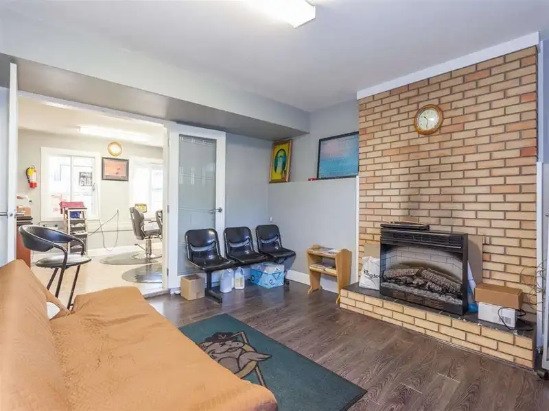 32202 HILLCREST AVENUE - photo 4 of 11