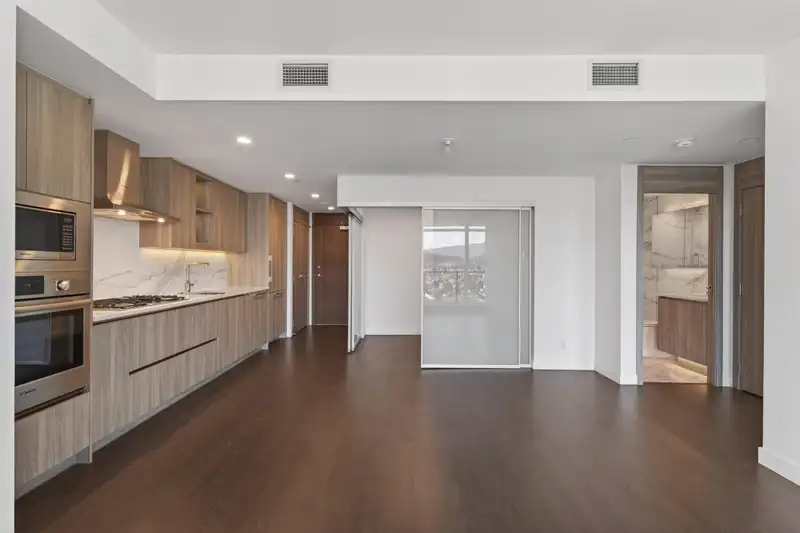 3008 4890 LOUGHEED HIGHWAY - photo 4 of 39