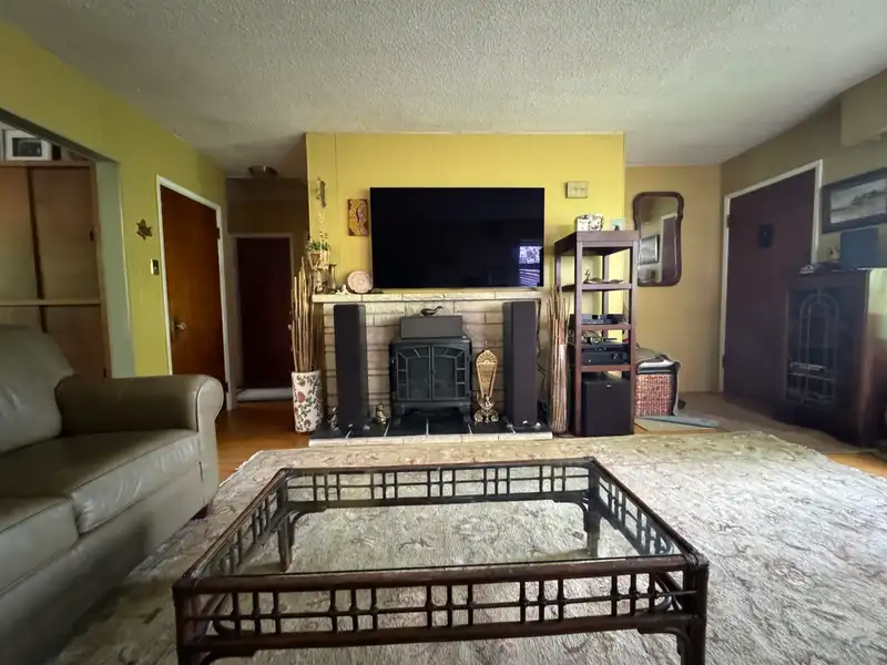 2872 E 25TH AVENUE - photo 3 of 13