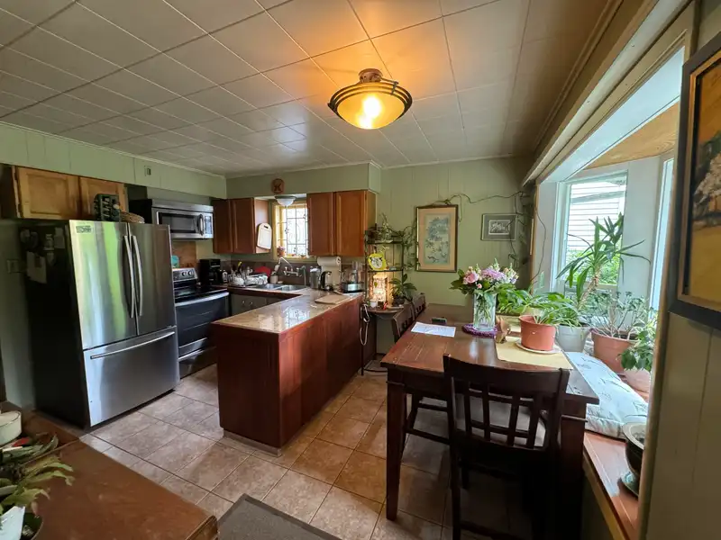 2872 E 25TH AVENUE - photo 4 of 13