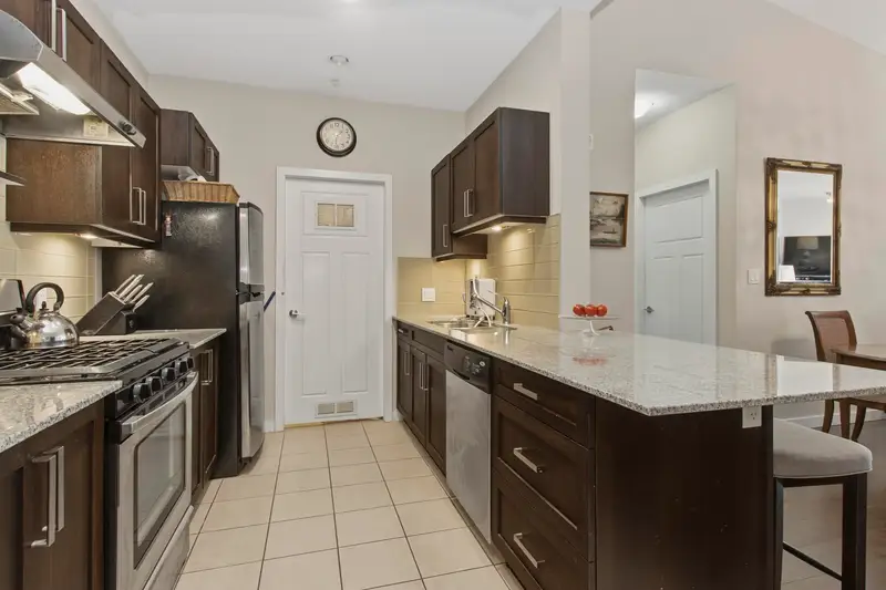 612 1212 MAIN STREET - photo 4 of 25