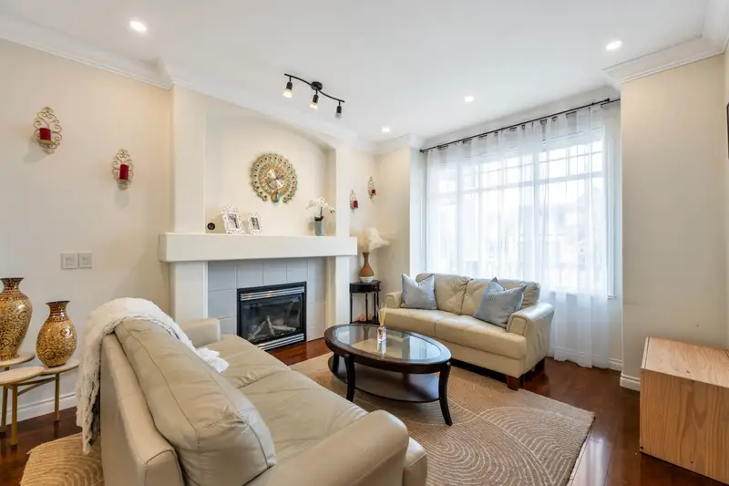 6185 167A STREET - photo 4 of 25