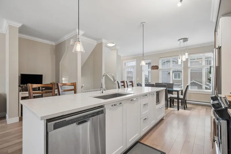 60 6350 142 STREET - photo 3 of 25