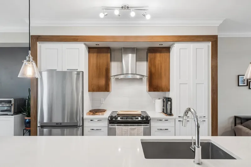 60 6350 142 STREET - photo 4 of 25