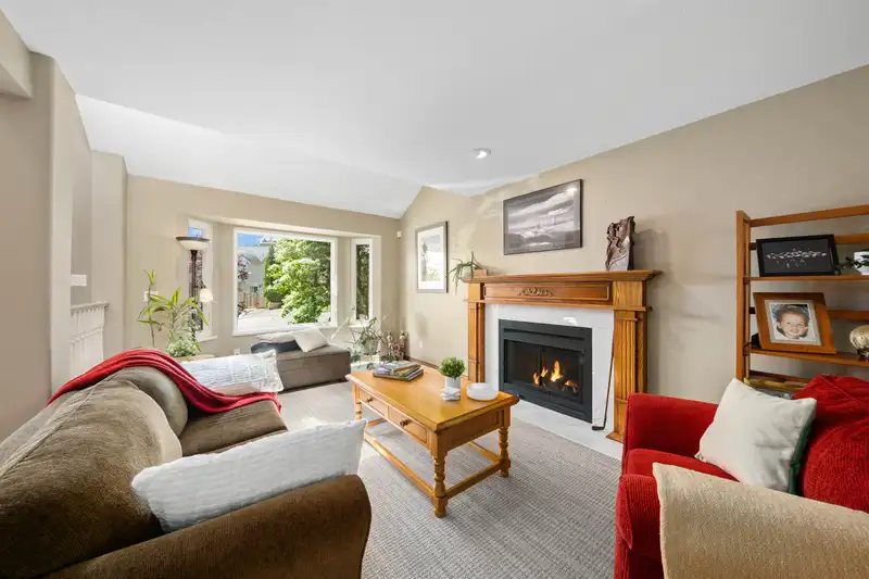 1405 GLENVIEW COURT - photo 4 of 40