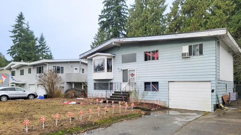 20567 42 AVENUE - photo 4 of 20