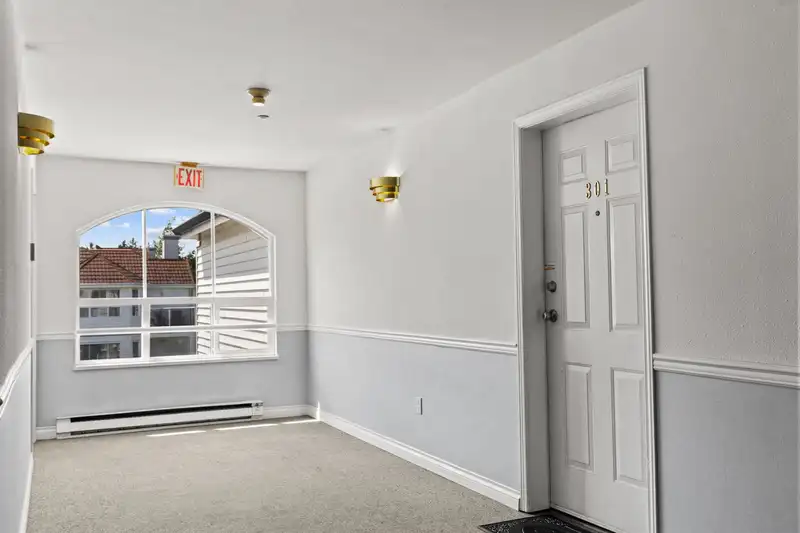 301 12769 72 AVENUE - photo 4 of 35