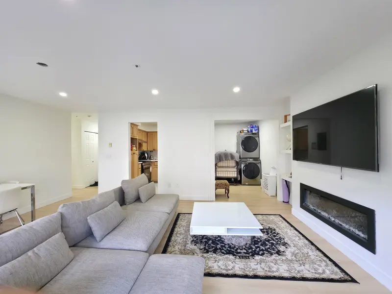 104 20064 56 AVENUE - photo 2 of 21