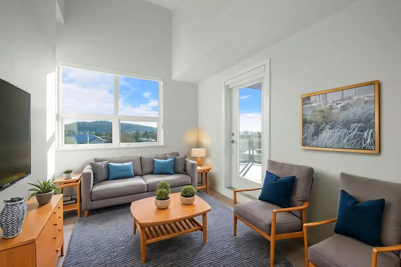 405 5535 HASTINGS STREET - photo 1 of 10