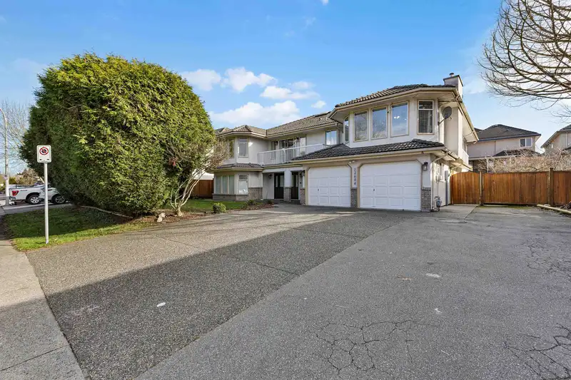 12604 68 AVENUE - photo 4 of 36