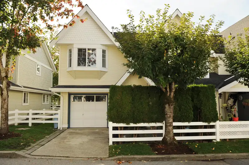 40 23575 119 AVENUE - photo 1 of 36