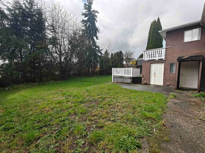 370 HOSPITAL STREET - photo 4 of 10