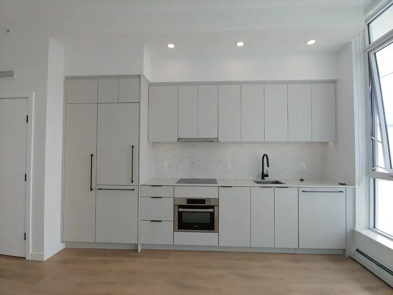 3009 13685 102 AVENUE - photo 1 of 7