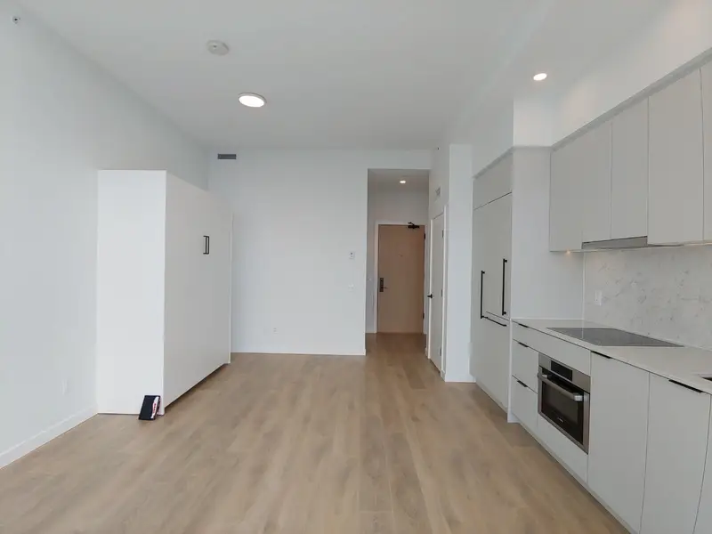 3009 13685 102 AVENUE - photo 3 of 7