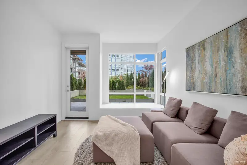 206 7123 11TH AVENUE - photo 2 of 25