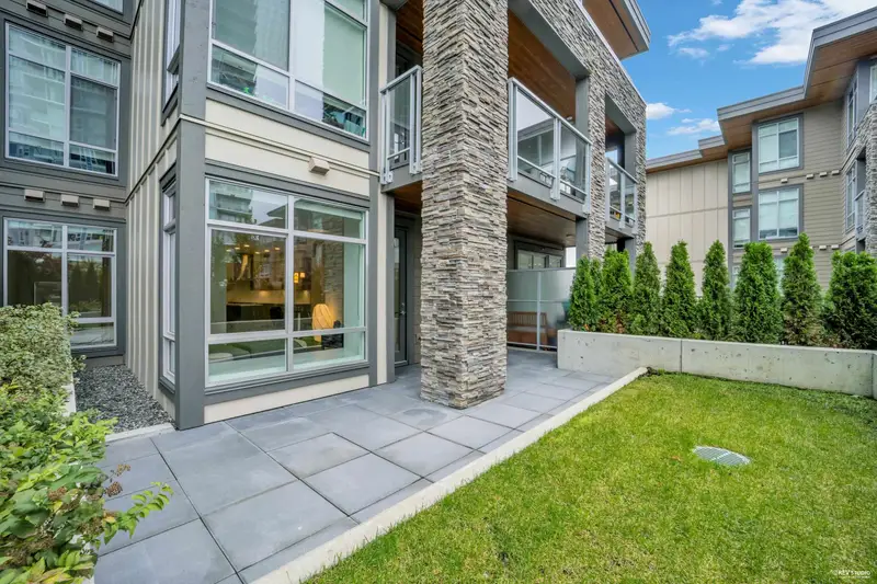 206 7123 11TH AVENUE - photo 4 of 25