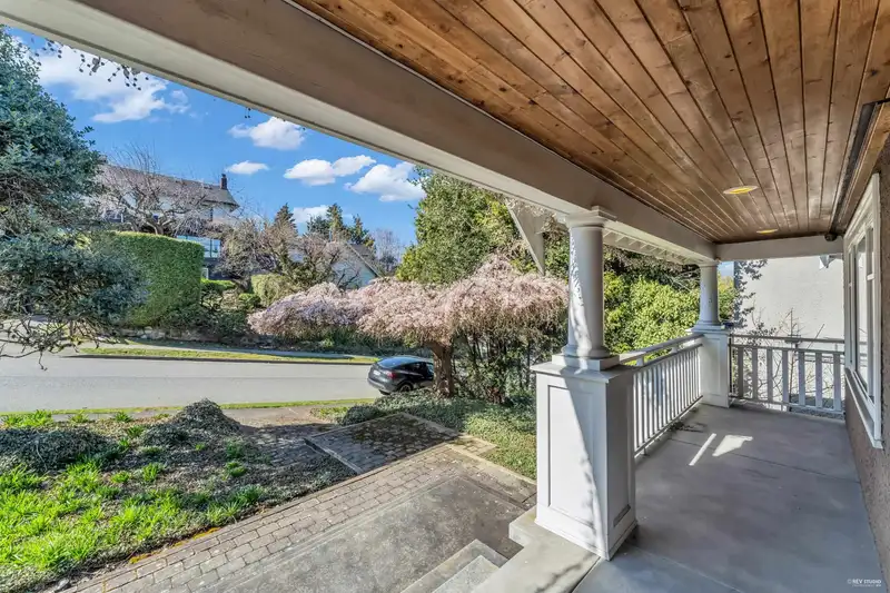 4389 LOCARNO CRESCENT - photo 3 of 38