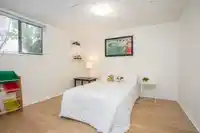 1976 WARWICK AVENUE - thumbnail 24