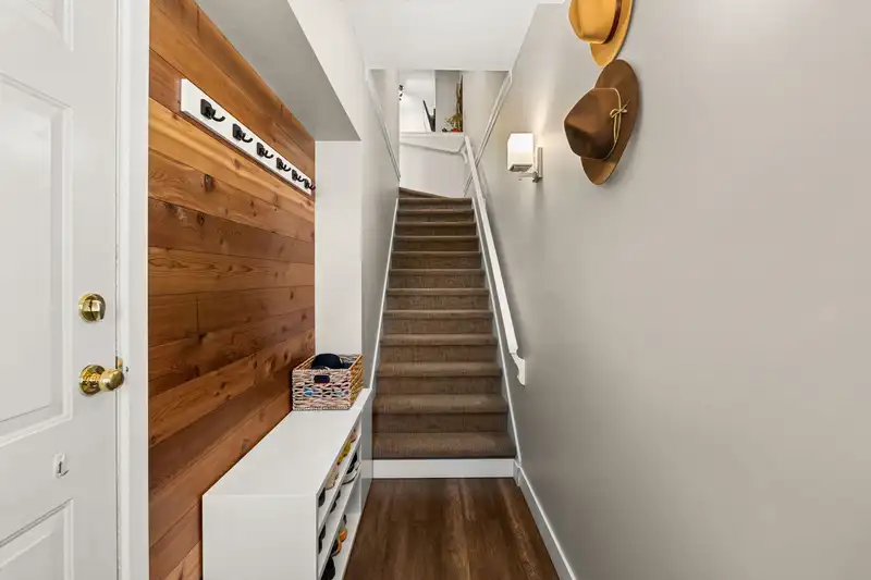 70 14877 58 AVENUE - photo 3 of 37