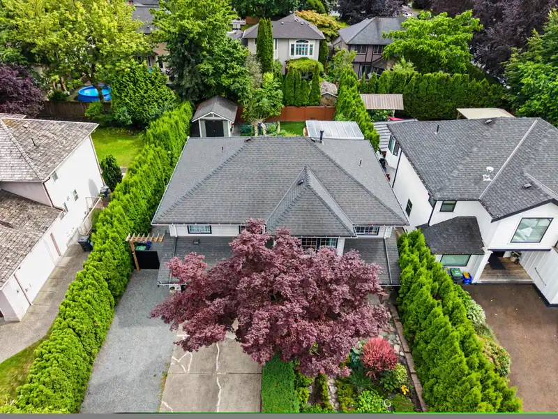 20552 98 AVENUE - photo 1 of 40
