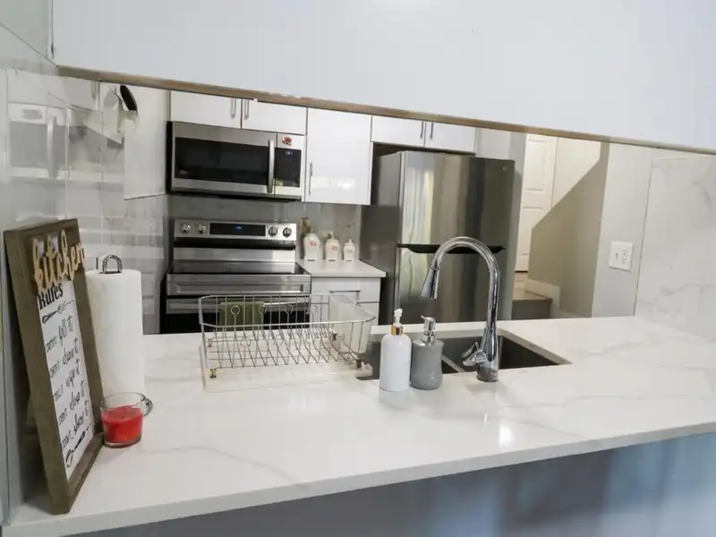 35 17706 60 AVENUE - photo 4 of 10
