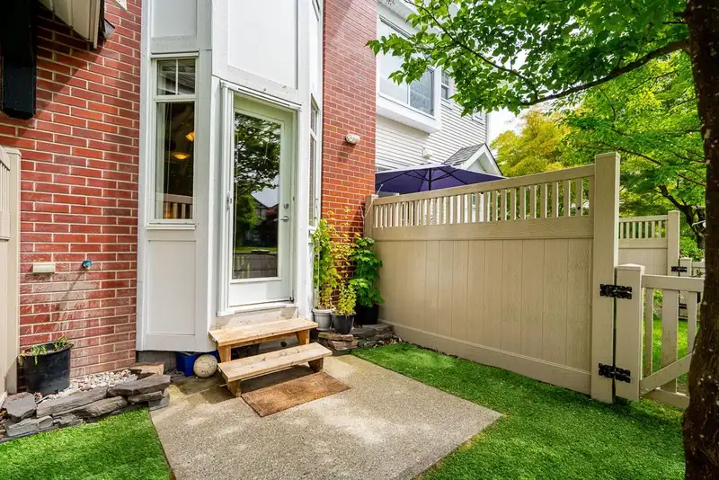 109 19551 66 AVENUE - photo 4 of 33