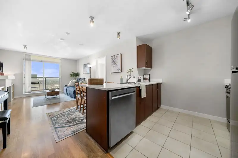 2506 1178 HEFFLEY CRESCENT - photo 3 of 40