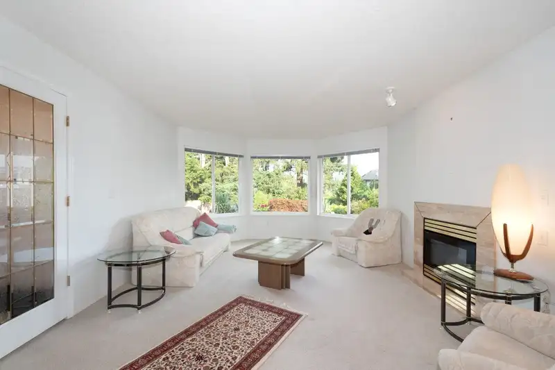 937 WESTMOUNT DRIVE - photo 4 of 34