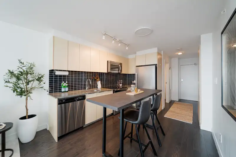 1703 1325 ROLSTON STREET - photo 3 of 13