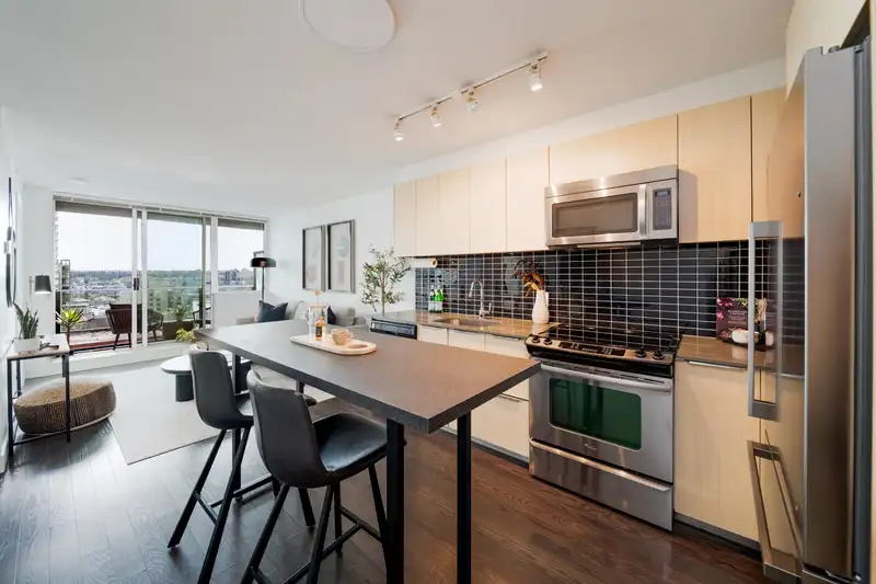 1703 1325 ROLSTON STREET - photo 4 of 13