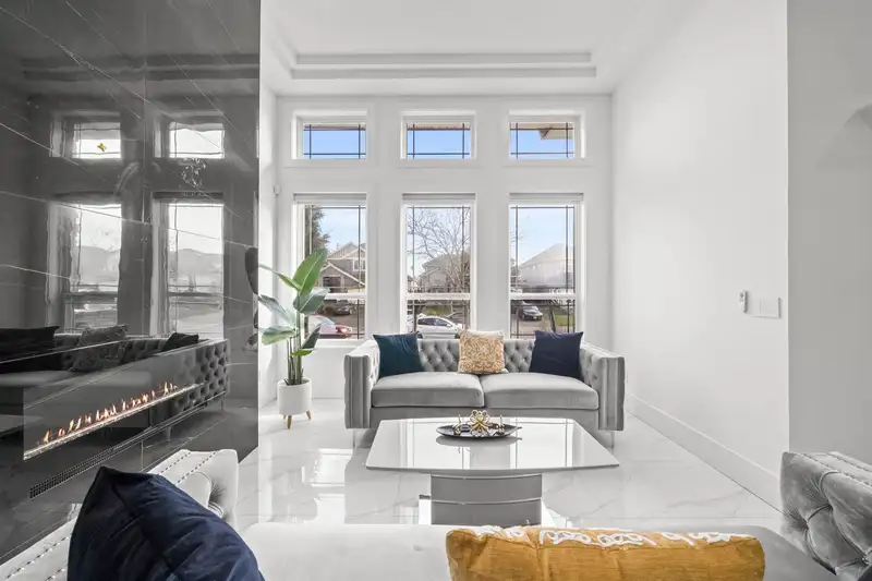15079 67 AVENUE - photo 4 of 40