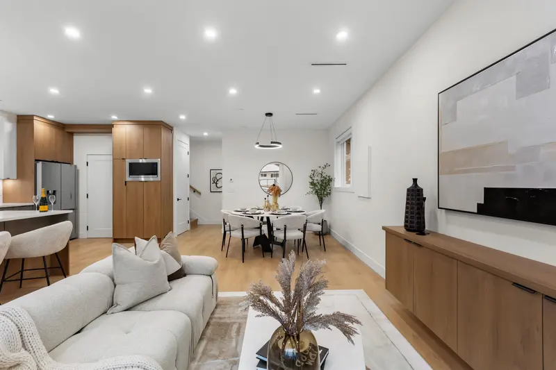 3 435 E 47TH AVENUE - photo 3 of 20