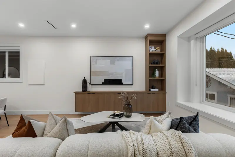 3 435 E 47TH AVENUE - photo 4 of 20