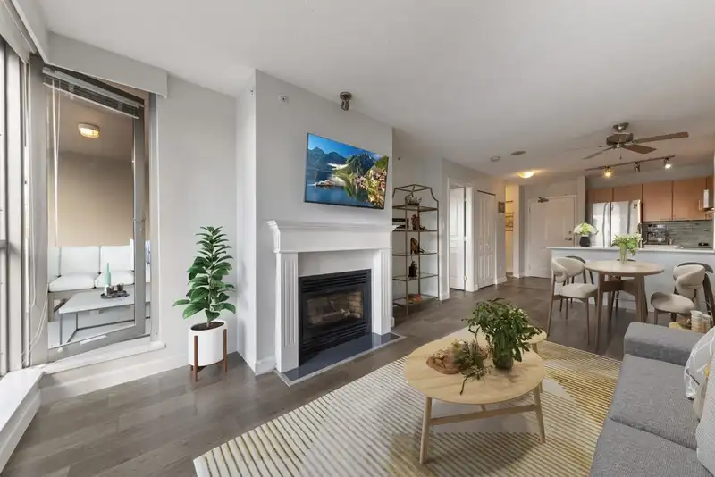 305 108 E 14TH STREET - photo 1 of 17