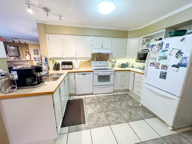 105 9295 122 STREET - photo 3 of 17