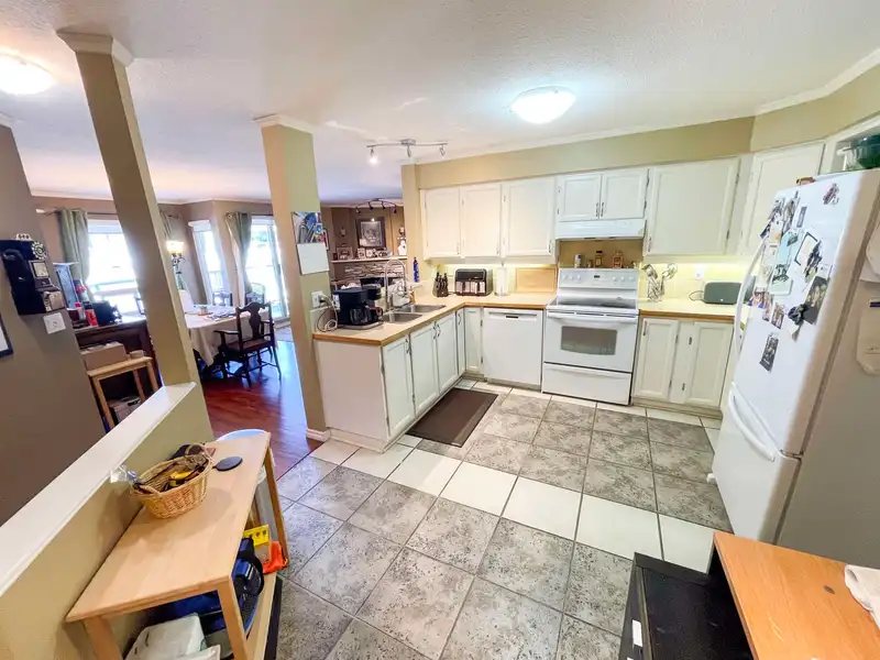 105 9295 122 STREET - photo 4 of 17