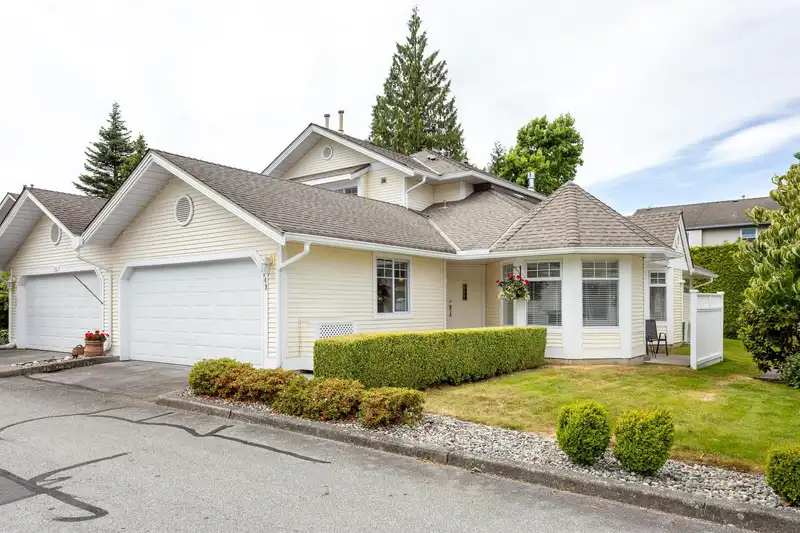 149 8737 212 STREET - photo 2 of 26