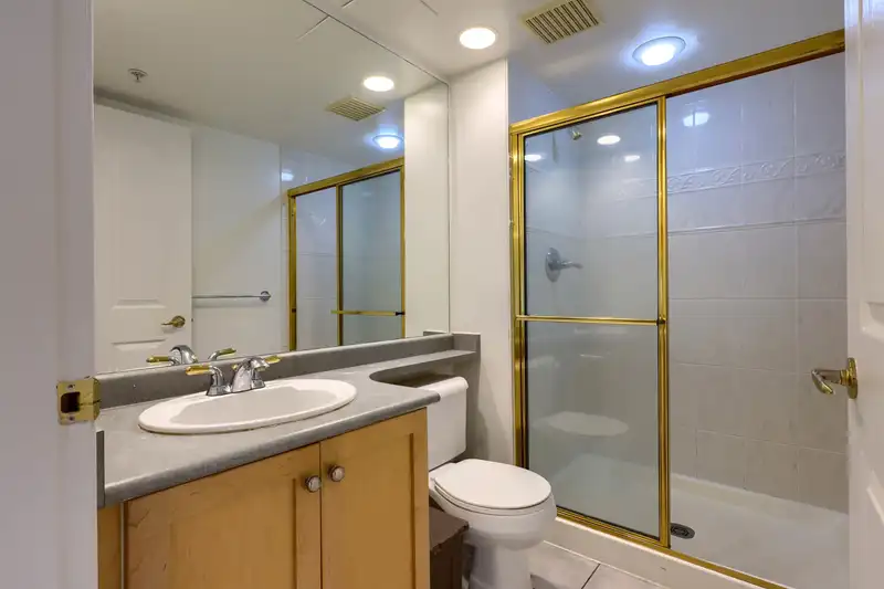 101 5650 OAK STREET - photo 2 of 19